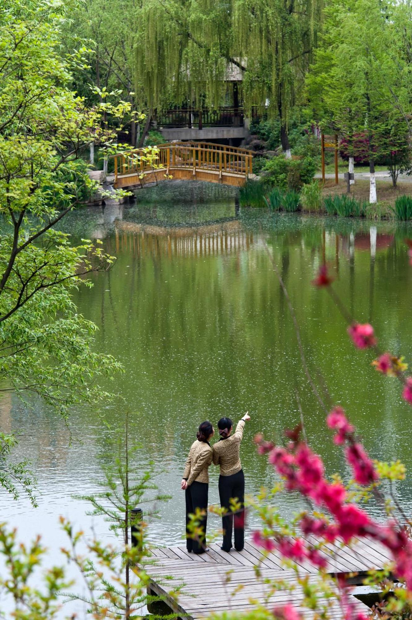 Jinling Riverside Hotel Nanjing  Exterior photo